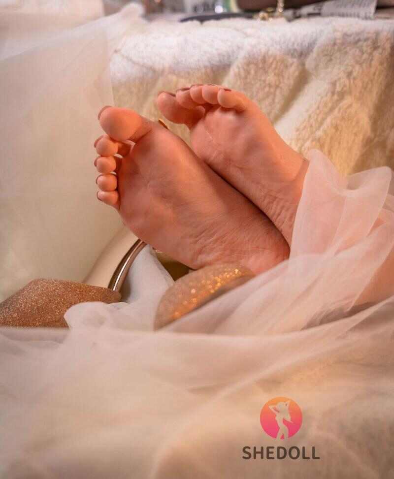 SHEDOLL Silicone Foot Model (Nail Art Ver.) | 1:1 Lifesize with Poseable Toe Bones | Medical-grade Realistic Feet for Photography/Education